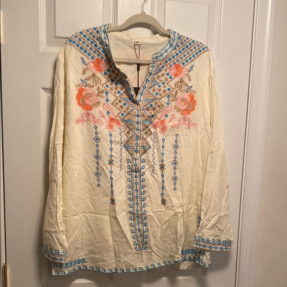 Brand New Laura Klein Embroidered Cream and Blue Women's Top…size XXL